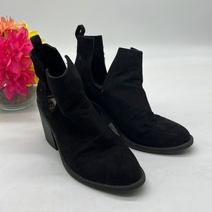 Sugar Black Suede Ankle Bootie Size 8. BAB2569G